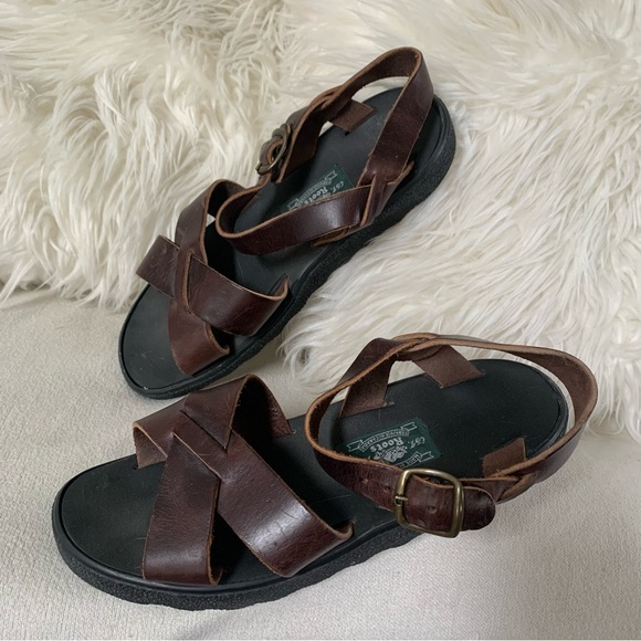 Vintage Roots Woven Brown Leather Buckle Sandals - Picture 10 of 13